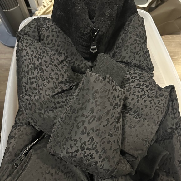 Mackage jacket - Picture 3 of 16